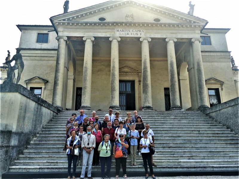 Foto di gruppo in viaggio